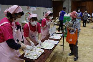 食生活改善推進員による減塩メニューの紹介